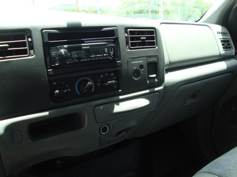 Ford Super Duty F-350 DRW Vehicle Full-screen Gallery Image 08