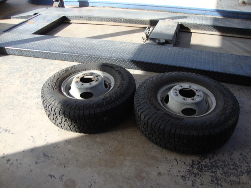 Ford Super Duty F-350 DRW Vehicle Full-screen Gallery Image 12