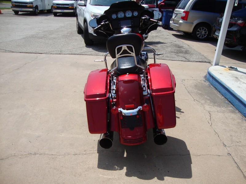 Harley-Davidson STREET GLIDE Vehicle Full-screen Gallery Image 07