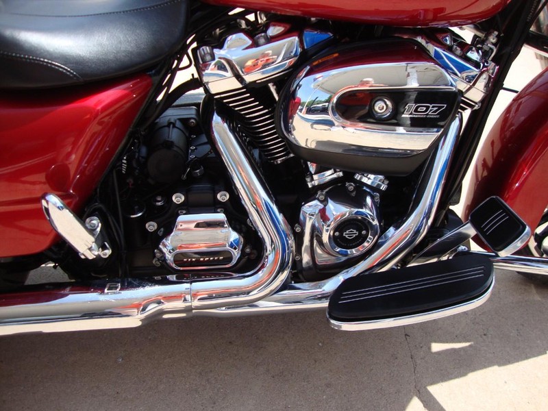 Harley-Davidson STREET GLIDE Vehicle Full-screen Gallery Image 09