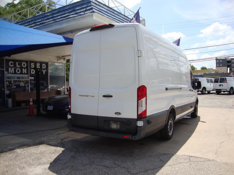 Ford Transit Van Vehicle Full-screen Gallery Image 04
