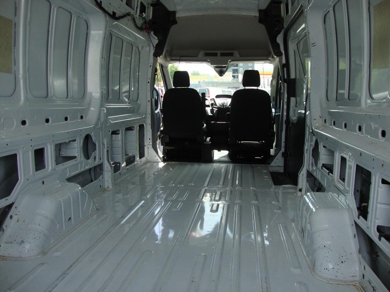 Ford Transit Van Vehicle Full-screen Gallery Image 06