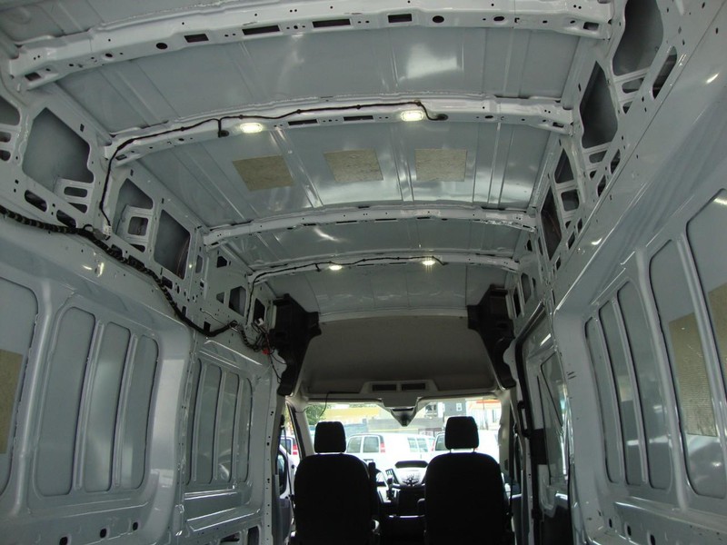 Ford Transit Van Vehicle Full-screen Gallery Image 07