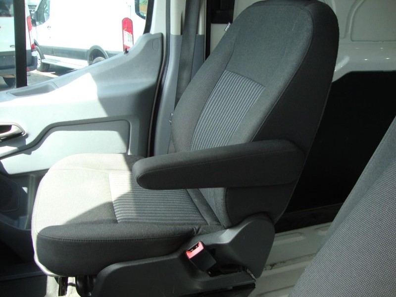 Ford Transit Van Vehicle Full-screen Gallery Image 09