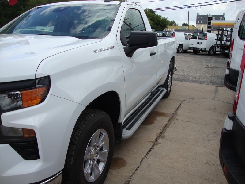 Chevrolet Silverado 1500 Vehicle Full-screen Gallery Image 03