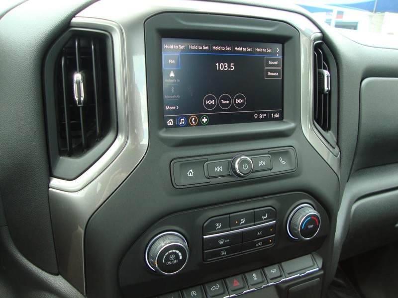 Chevrolet Silverado 1500 Vehicle Full-screen Gallery Image 12