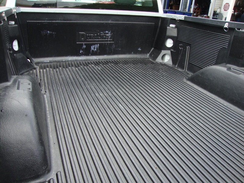 Chevrolet Silverado 1500 Vehicle Full-screen Gallery Image 15