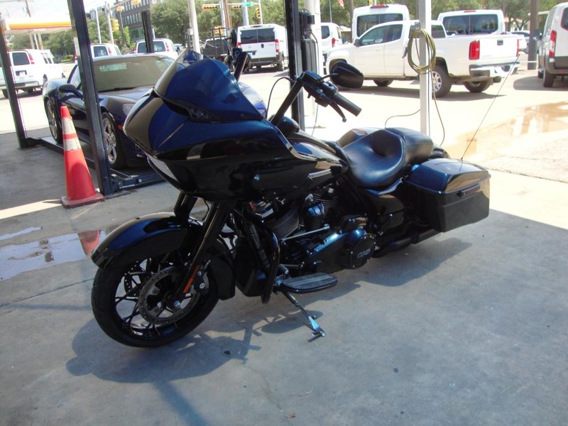 Harley-Davidson ROADGLIDE SPECIAL Vehicle Full-screen Gallery Image 01