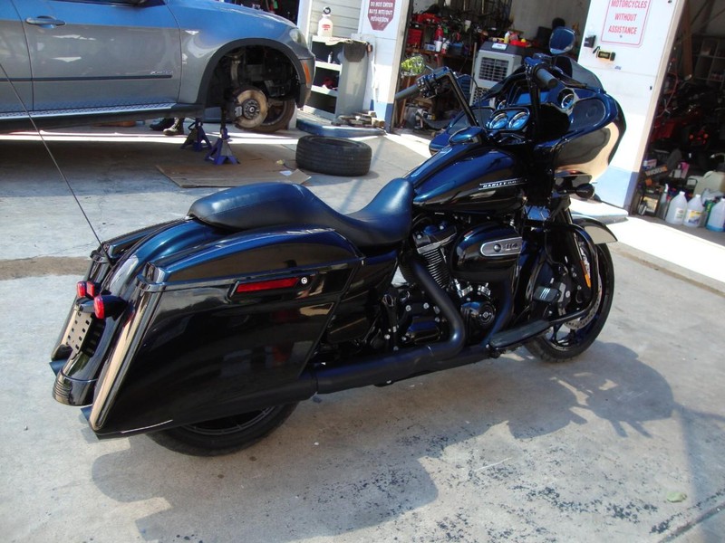 Harley-Davidson ROADGLIDE SPECIAL Vehicle Full-screen Gallery Image 04
