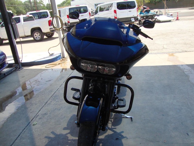 Harley-Davidson ROADGLIDE SPECIAL Vehicle Full-screen Gallery Image 05