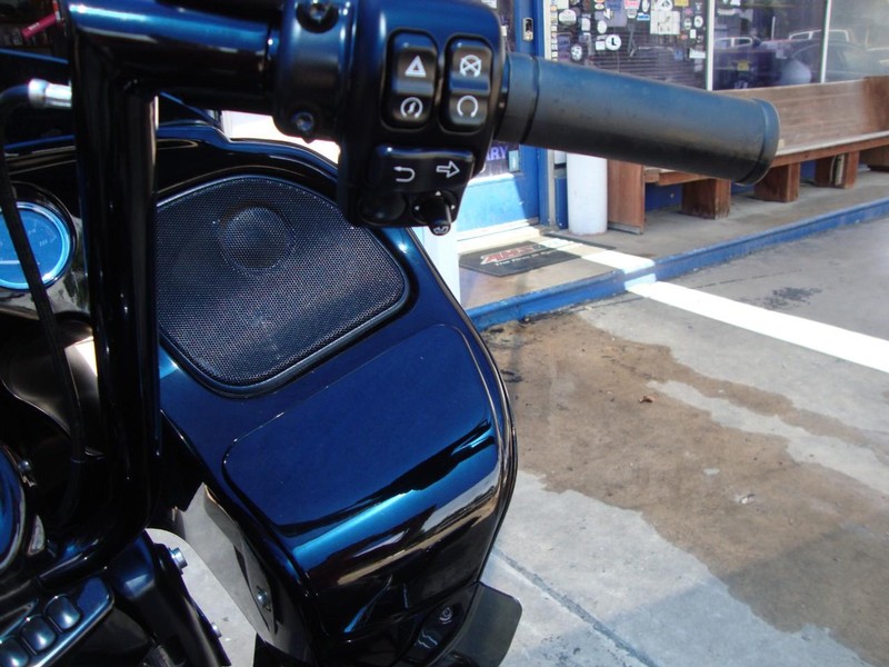 Harley-Davidson ROADGLIDE SPECIAL Vehicle Full-screen Gallery Image 06