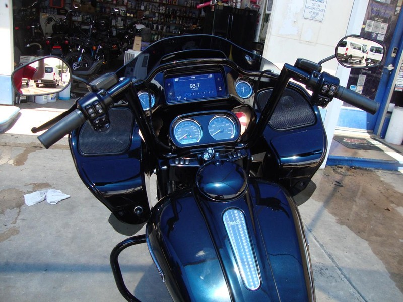 Harley-Davidson ROADGLIDE SPECIAL Vehicle Full-screen Gallery Image 10