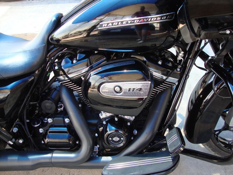 Harley-Davidson ROADGLIDE SPECIAL Vehicle Full-screen Gallery Image 13