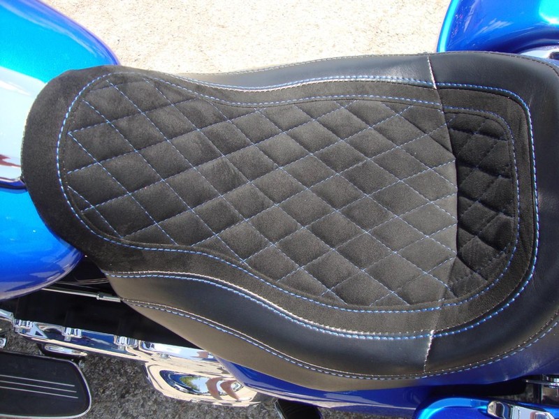 Harley-Davidson STREETGLIDE Vehicle Full-screen Gallery Image 11