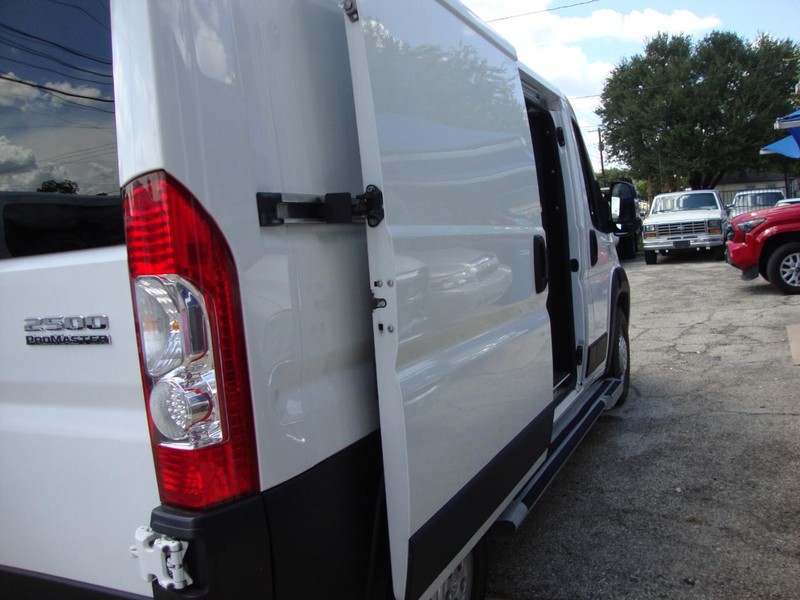 Ram ProMaster Cargo Van Vehicle Full-screen Gallery Image 05