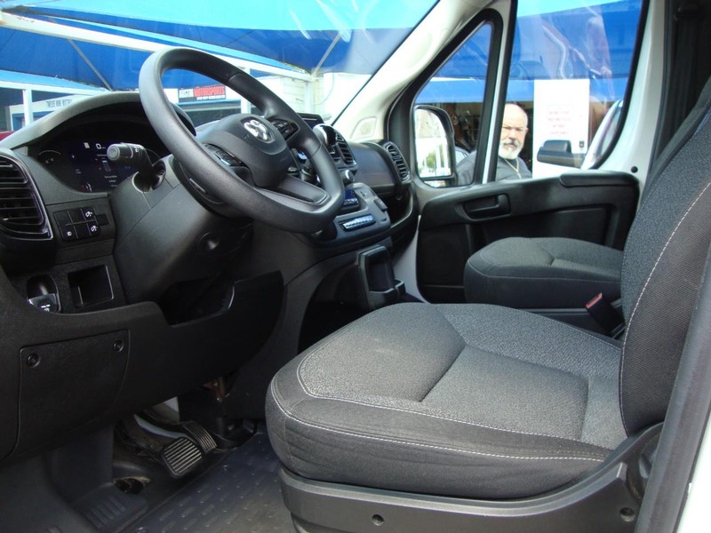 Ram ProMaster Cargo Van Vehicle Full-screen Gallery Image 10