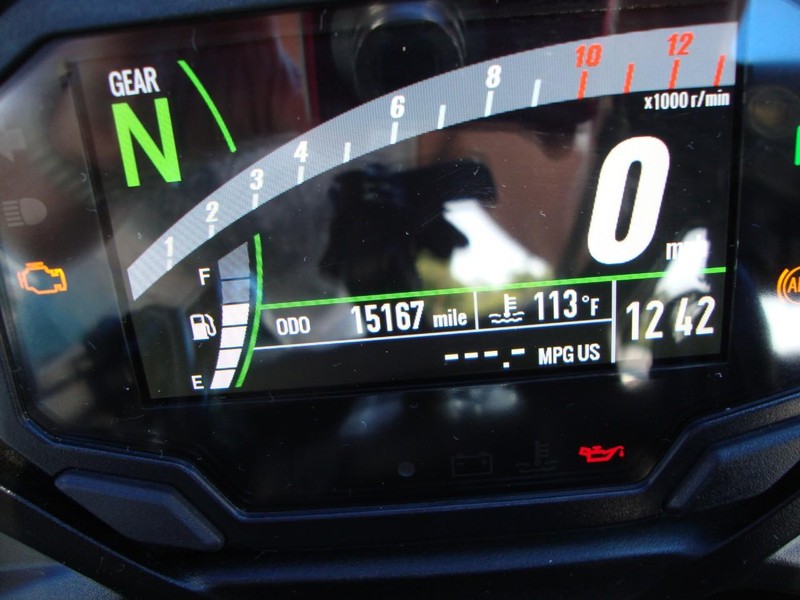 Kawasaki NINJA 650 Vehicle Full-screen Gallery Image 05