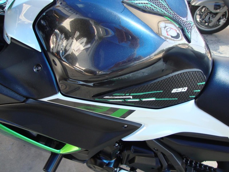 Kawasaki NINJA 650 Vehicle Full-screen Gallery Image 07