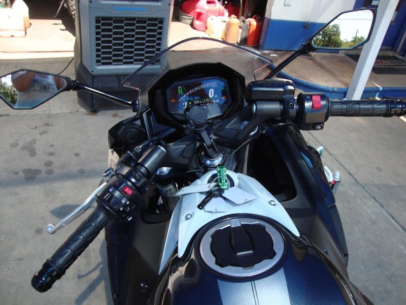 Kawasaki NINJA 650 Vehicle Full-screen Gallery Image 08