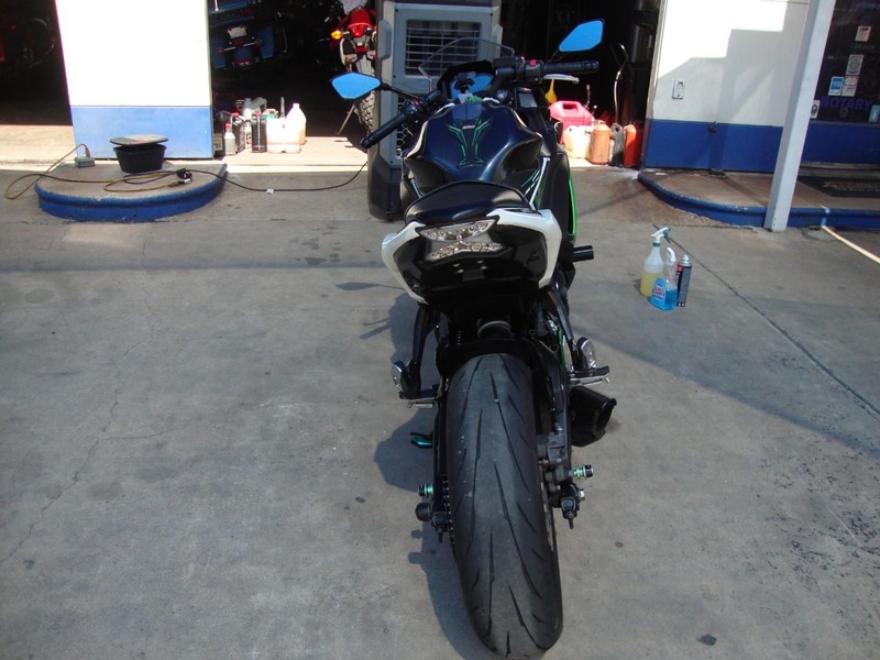 Kawasaki NINJA 650 Vehicle Full-screen Gallery Image 09