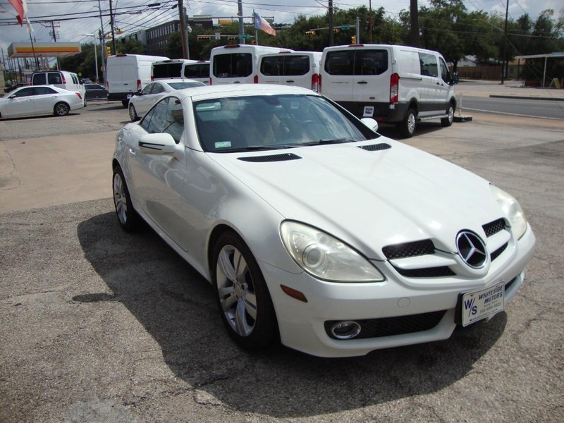 Mercedes-Benz SLK 350 Vehicle Full-screen Gallery Image 02
