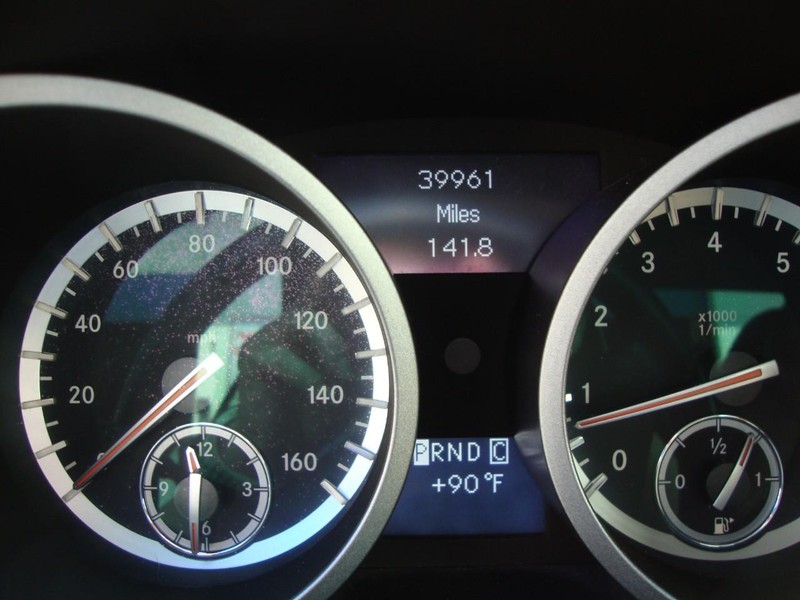 Mercedes-Benz SLK 350 Vehicle Full-screen Gallery Image 06