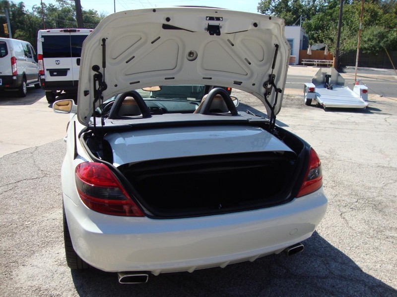 Mercedes-Benz SLK 350 Vehicle Full-screen Gallery Image 08