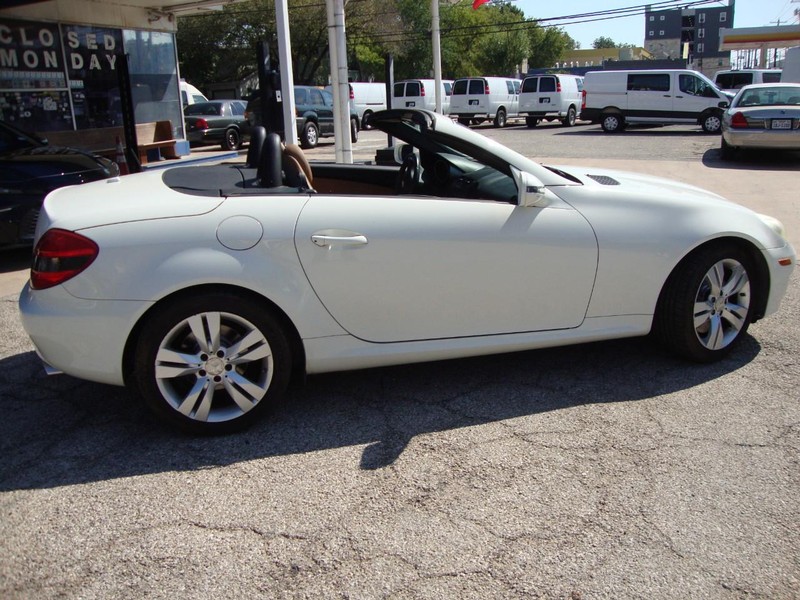 Mercedes-Benz SLK 350 Vehicle Full-screen Gallery Image 10
