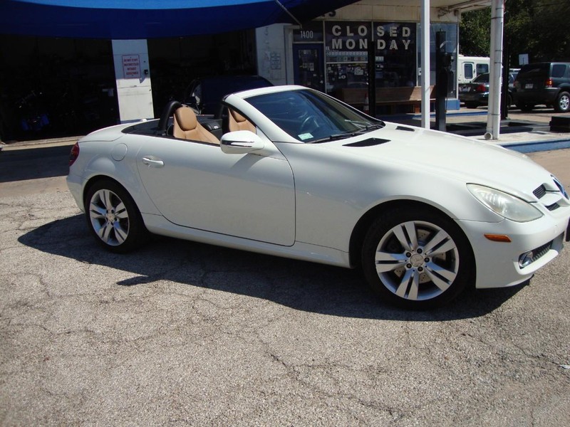 Mercedes-Benz SLK 350 Vehicle Full-screen Gallery Image 11