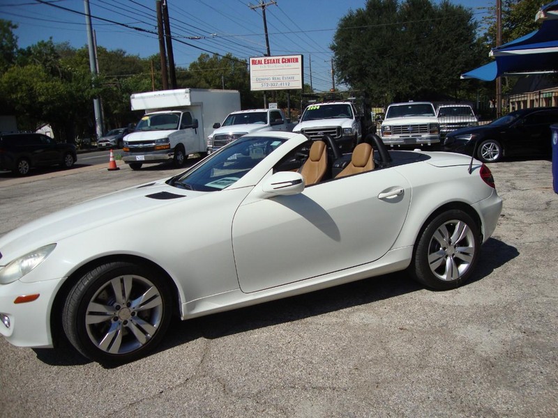 Mercedes-Benz SLK 350 Vehicle Full-screen Gallery Image 12