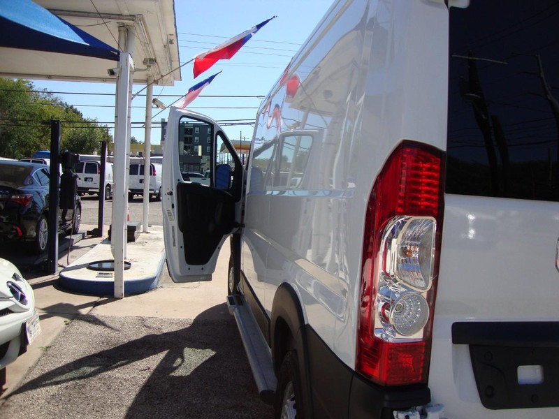 Ram ProMaster Cargo Van Vehicle Full-screen Gallery Image 03