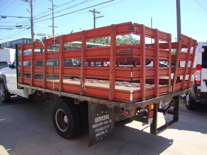 Chevrolet Silverado 3500 Vehicle Full-screen Gallery Image 04