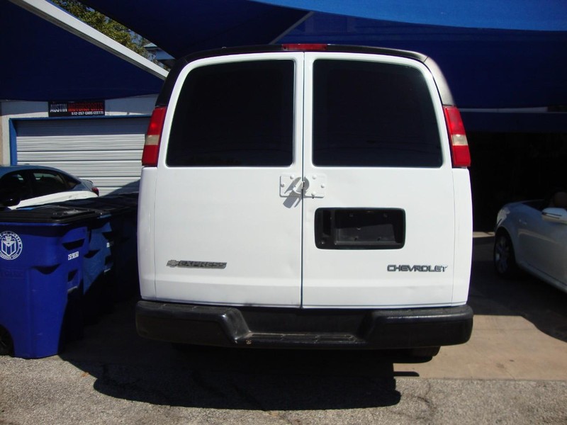 Chevrolet Express Cargo Van Vehicle Full-screen Gallery Image 02