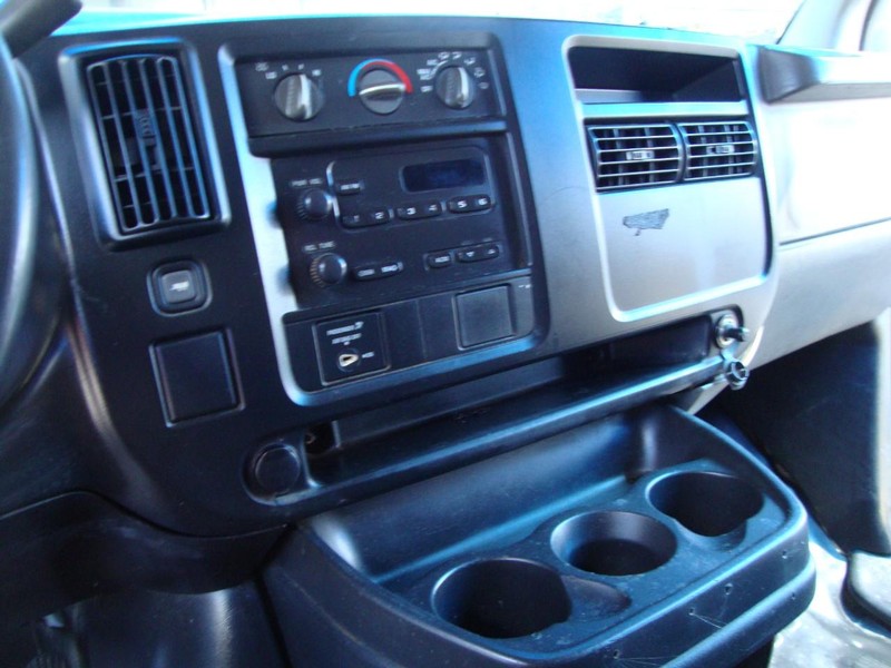 Chevrolet Express Cargo Van Vehicle Full-screen Gallery Image 06