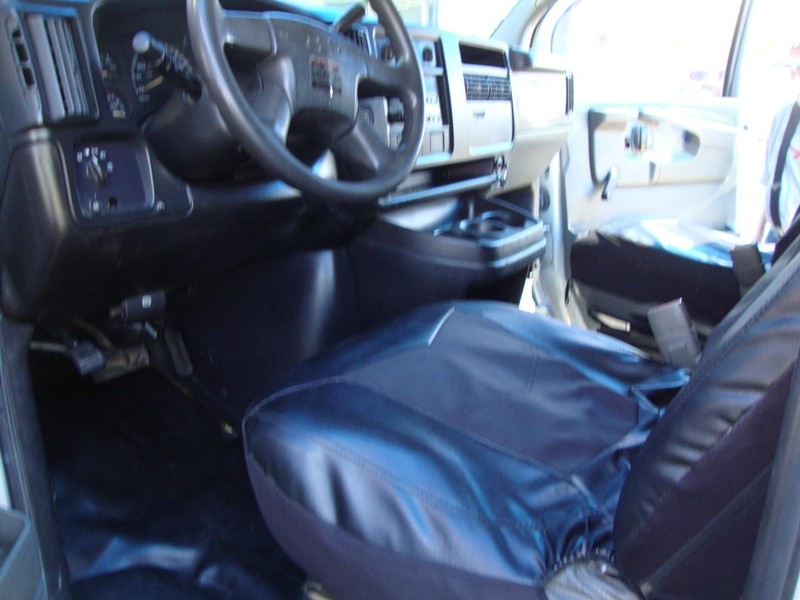 Chevrolet Express Cargo Van Vehicle Full-screen Gallery Image 07
