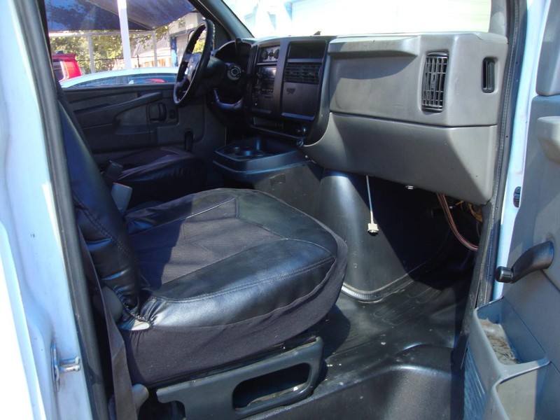 Chevrolet Express Cargo Van Vehicle Full-screen Gallery Image 08