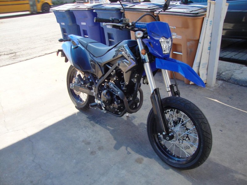 Kawasaki KLX230 Vehicle Full-screen Gallery Image 02