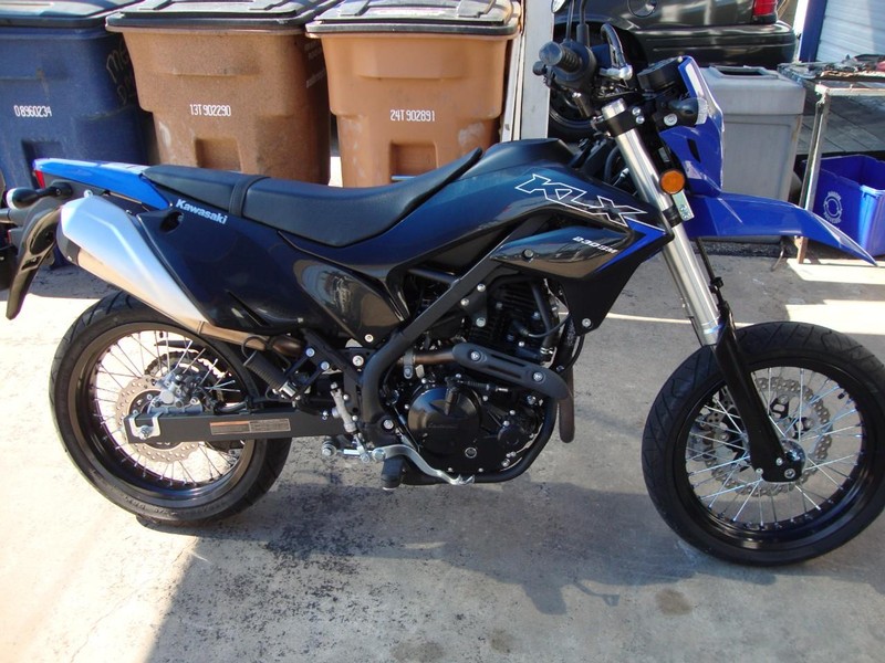 Kawasaki KLX230 Vehicle Full-screen Gallery Image 03