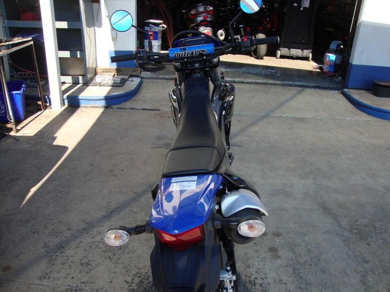 Kawasaki KLX230 Vehicle Full-screen Gallery Image 05