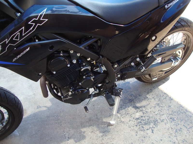 Kawasaki KLX230 Vehicle Full-screen Gallery Image 07