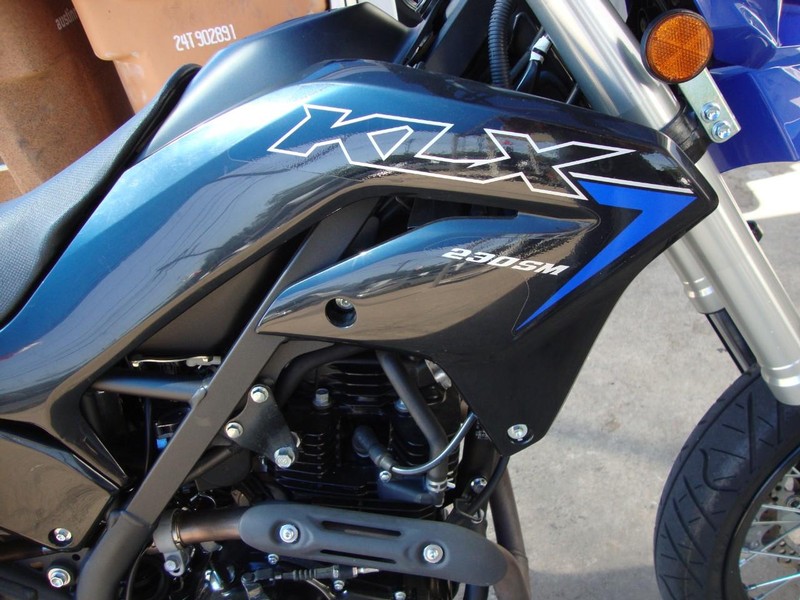 Kawasaki KLX230 Vehicle Full-screen Gallery Image 09