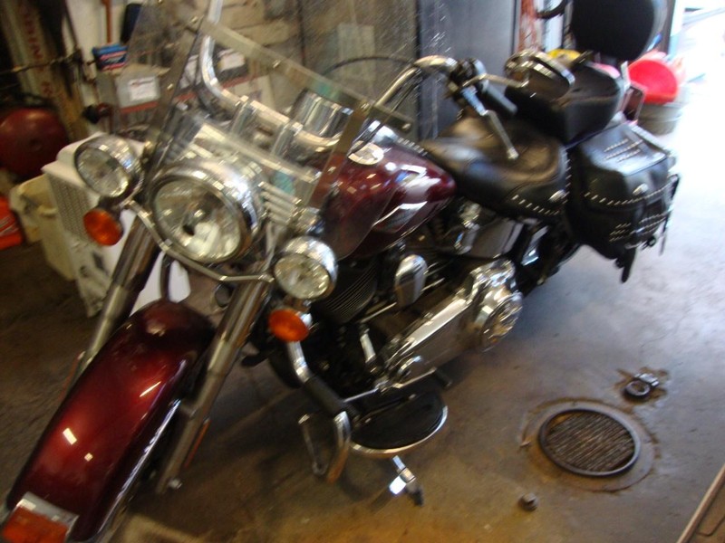 Harley-Davidson HERITAGE SOFTTAIL Vehicle Full-screen Gallery Image 02