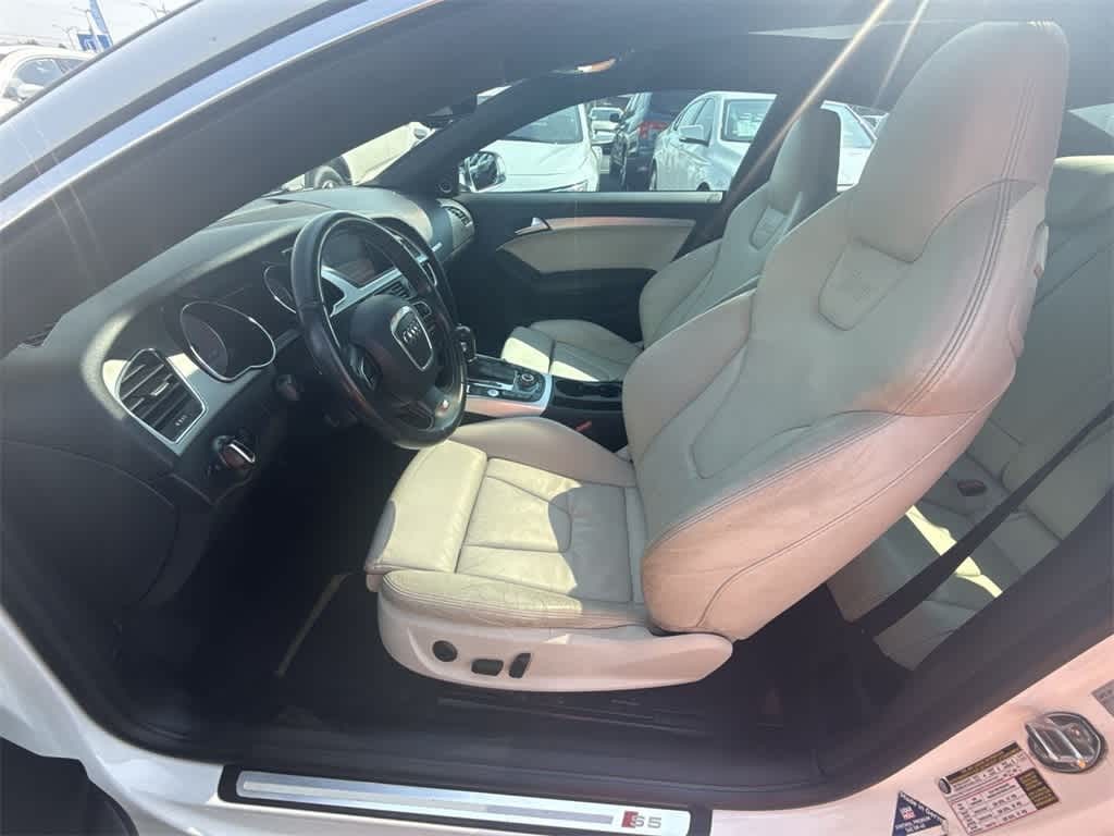 Audi S5 Vehicle Full-screen Gallery Image 02