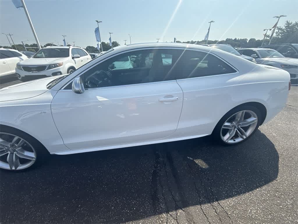 Audi S5 Vehicle Full-screen Gallery Image 04