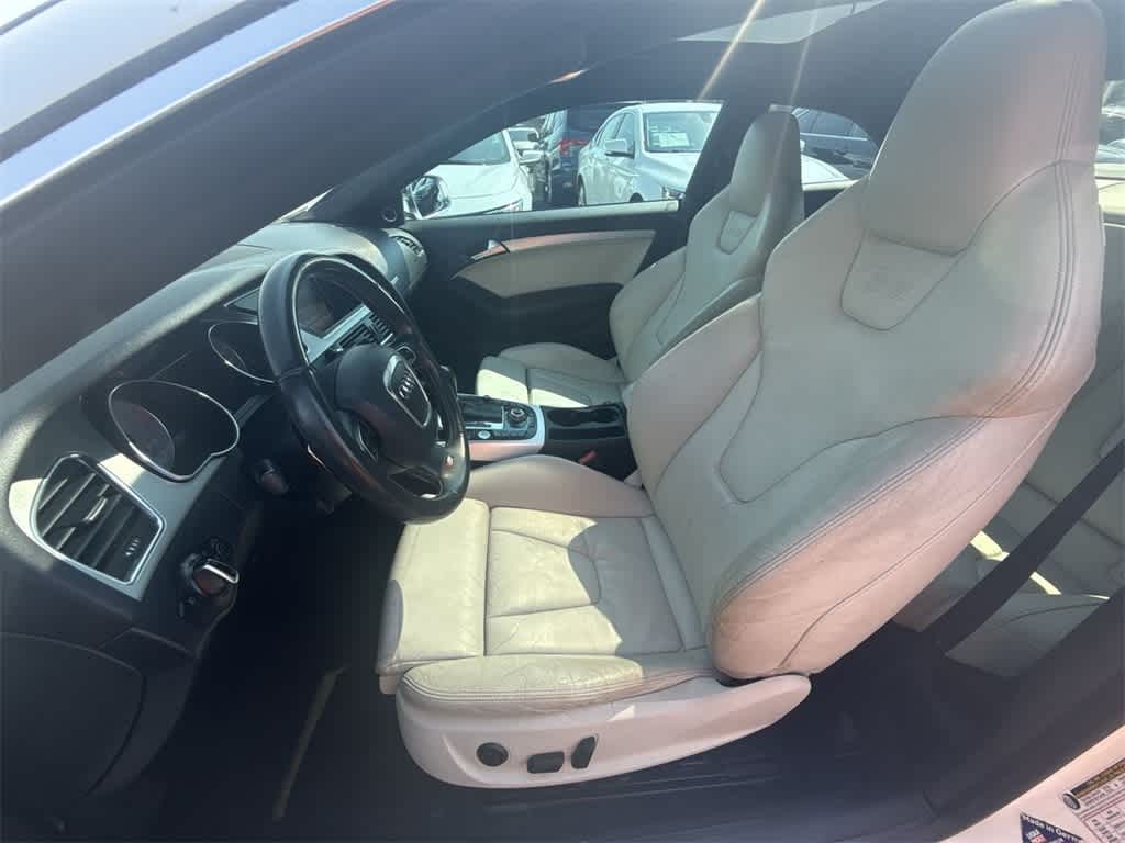 Audi S5 Vehicle Full-screen Gallery Image 15