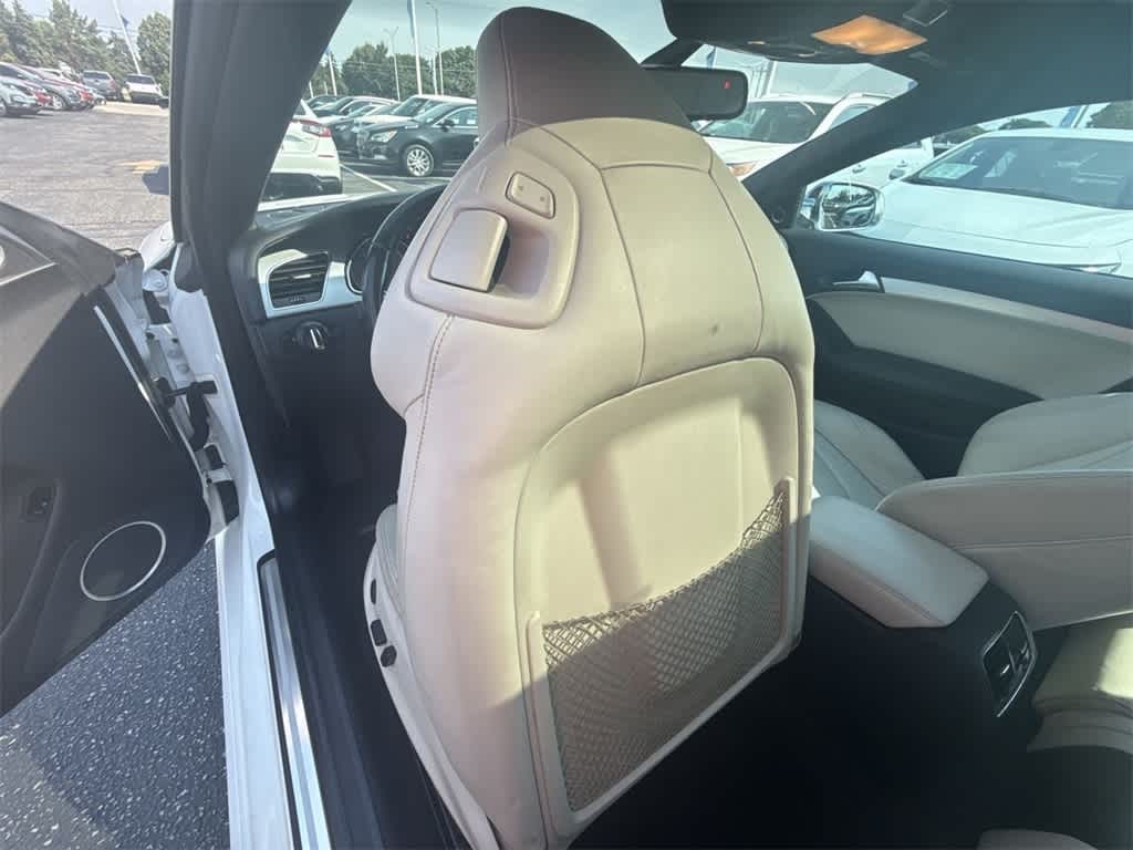 Audi S5 Vehicle Full-screen Gallery Image 17