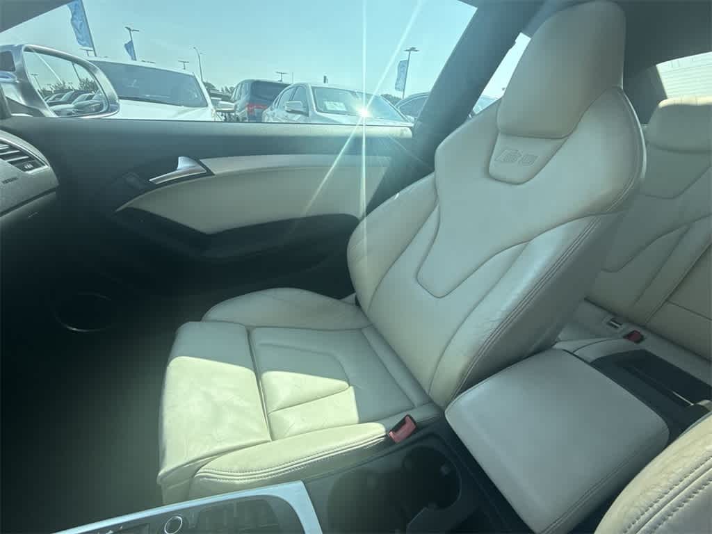 Audi S5 Vehicle Full-screen Gallery Image 21