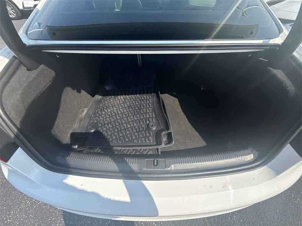 Audi S5 Vehicle Full-screen Gallery Image 33