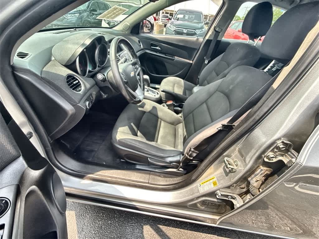 Chevrolet Cruze Vehicle Full-screen Gallery Image 02