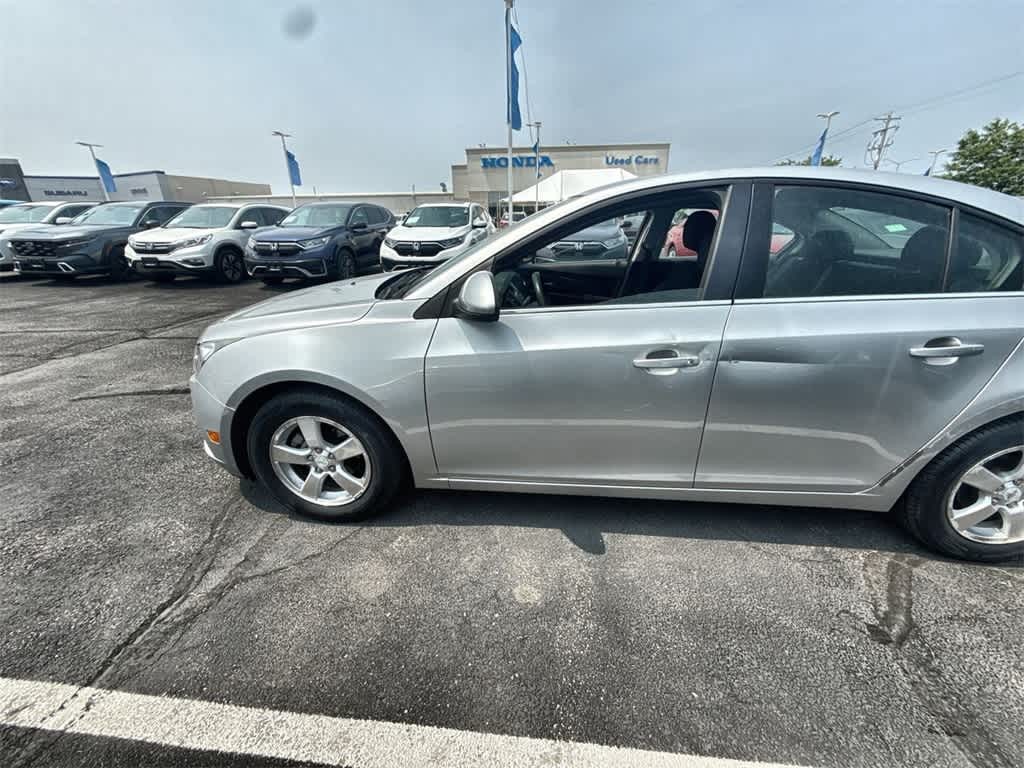 Chevrolet Cruze Vehicle Full-screen Gallery Image 03